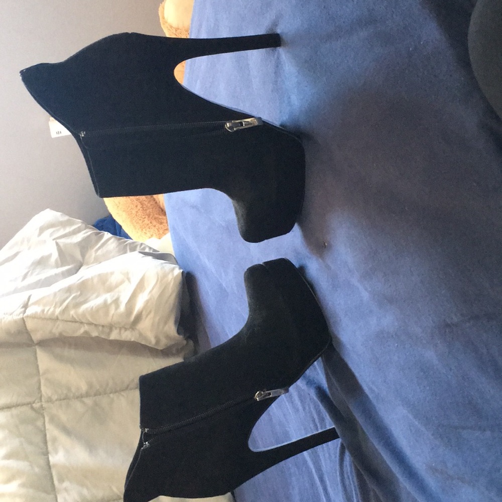 Shoes - Picture 2 of 5